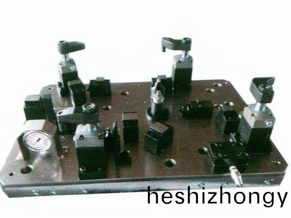 齿轮(lun)室(shi)罩(zhao)盖液(ye)压夹(jia)具